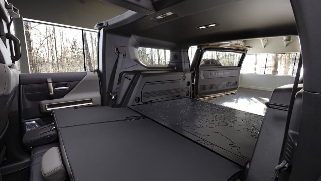 GMC Hummer SUV EV vs. Rivian R1S Comparison Kelley Blue Book