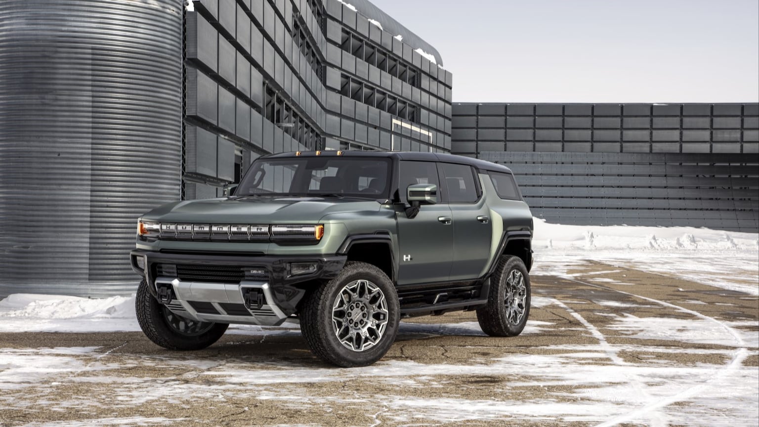 GMC Hummer SUV EV vs. Rivian R1S Comparison Kelley Blue Book