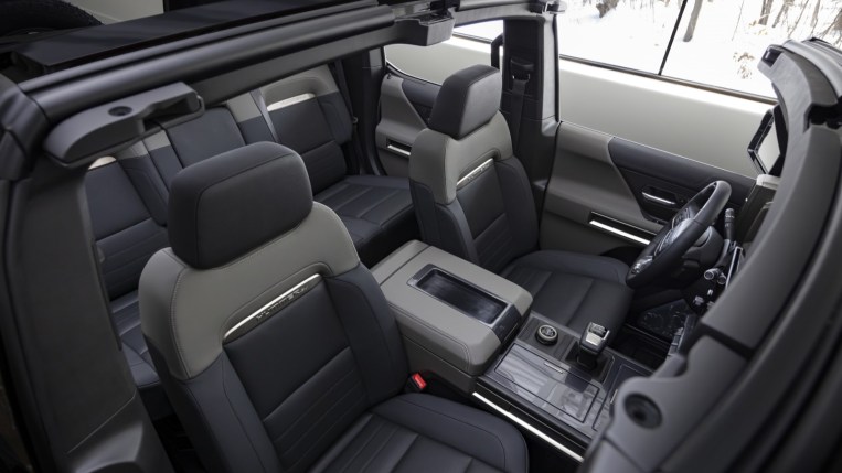 GMC Hummer SUV EV vs. Rivian R1S Comparison | Kelley Blue Book