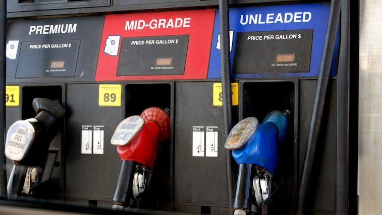 More Than Half of US Gas Stations Charging Under $3 - Kelley Blue Book
