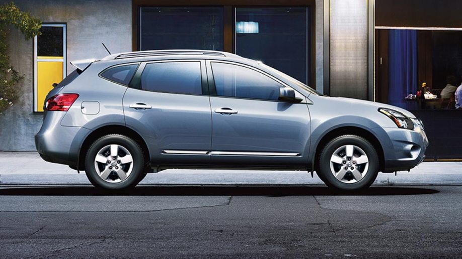 2014 Nissan Rogue Select in blue.