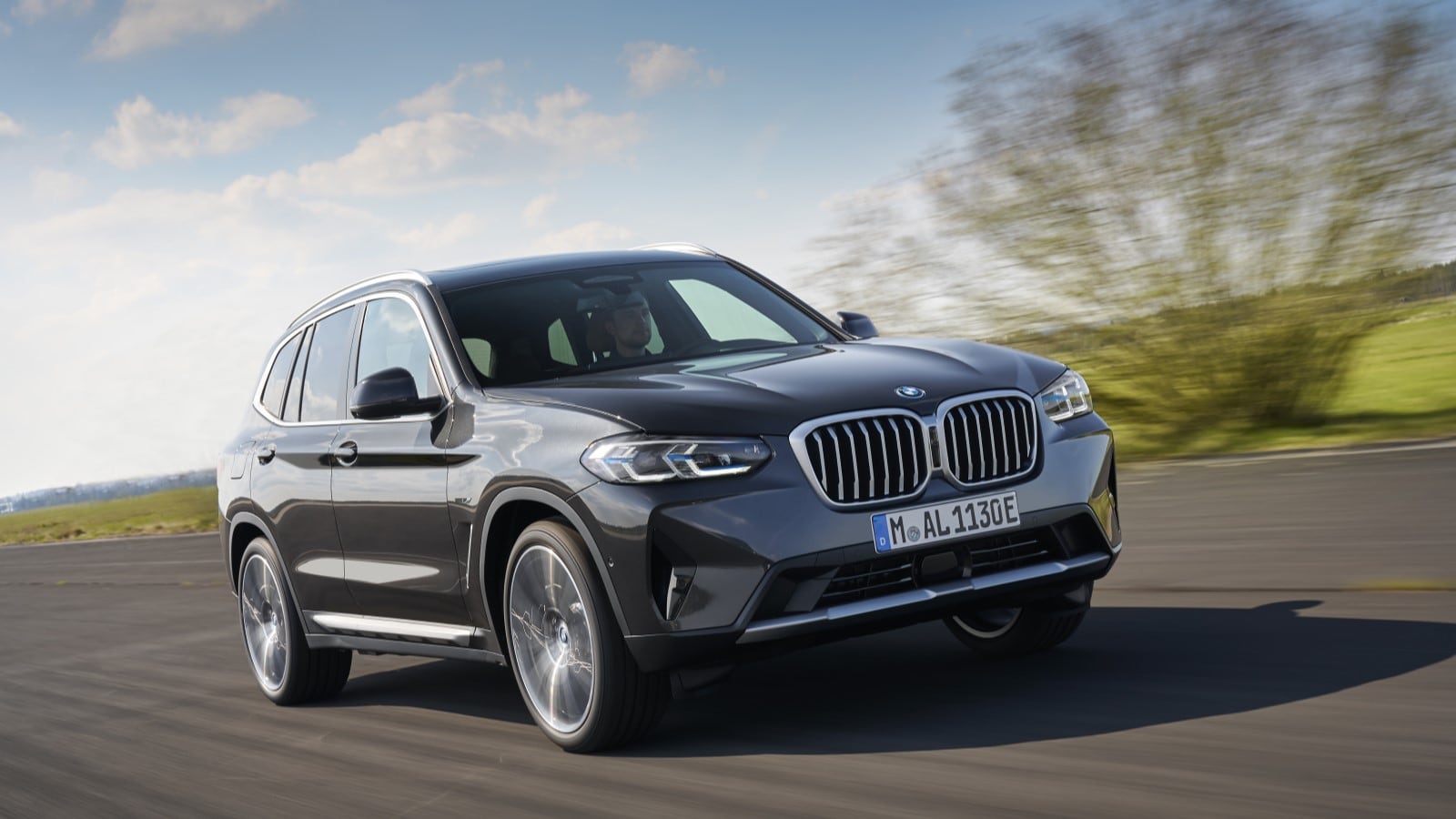 BMW X3: Trunk space