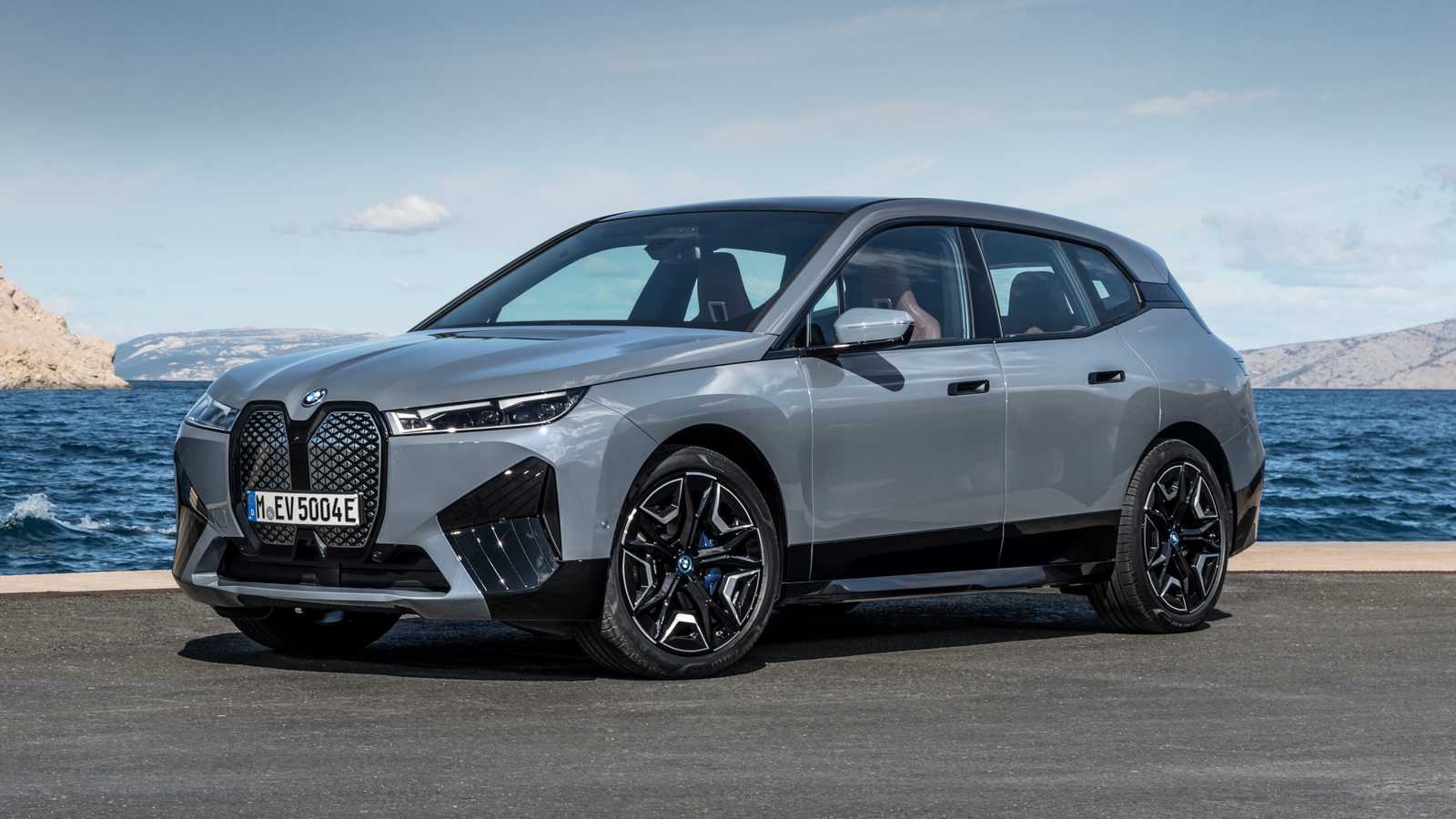 10 LongestRange Electric Cars of 2022 Kelley Blue Book