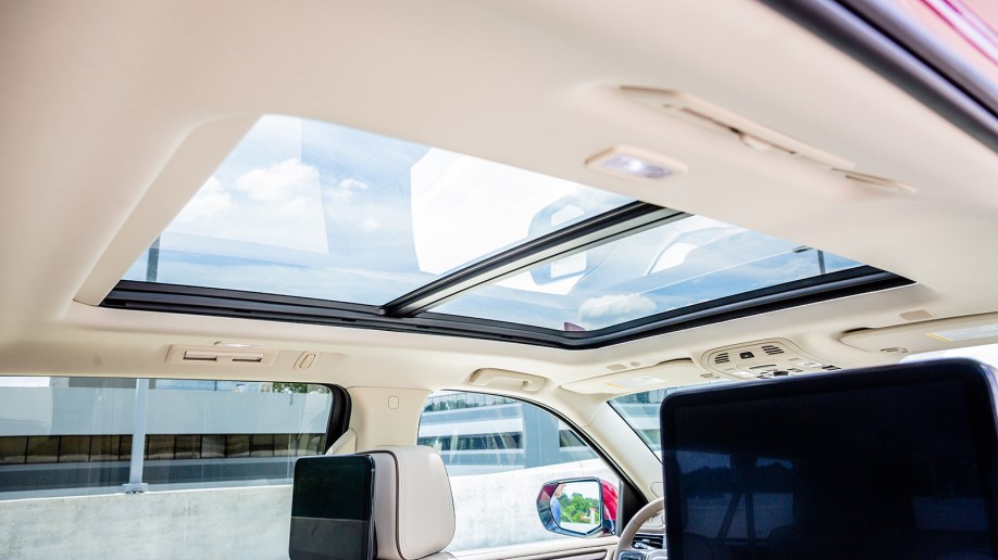 2021 GMC Yukon Denali sunroof