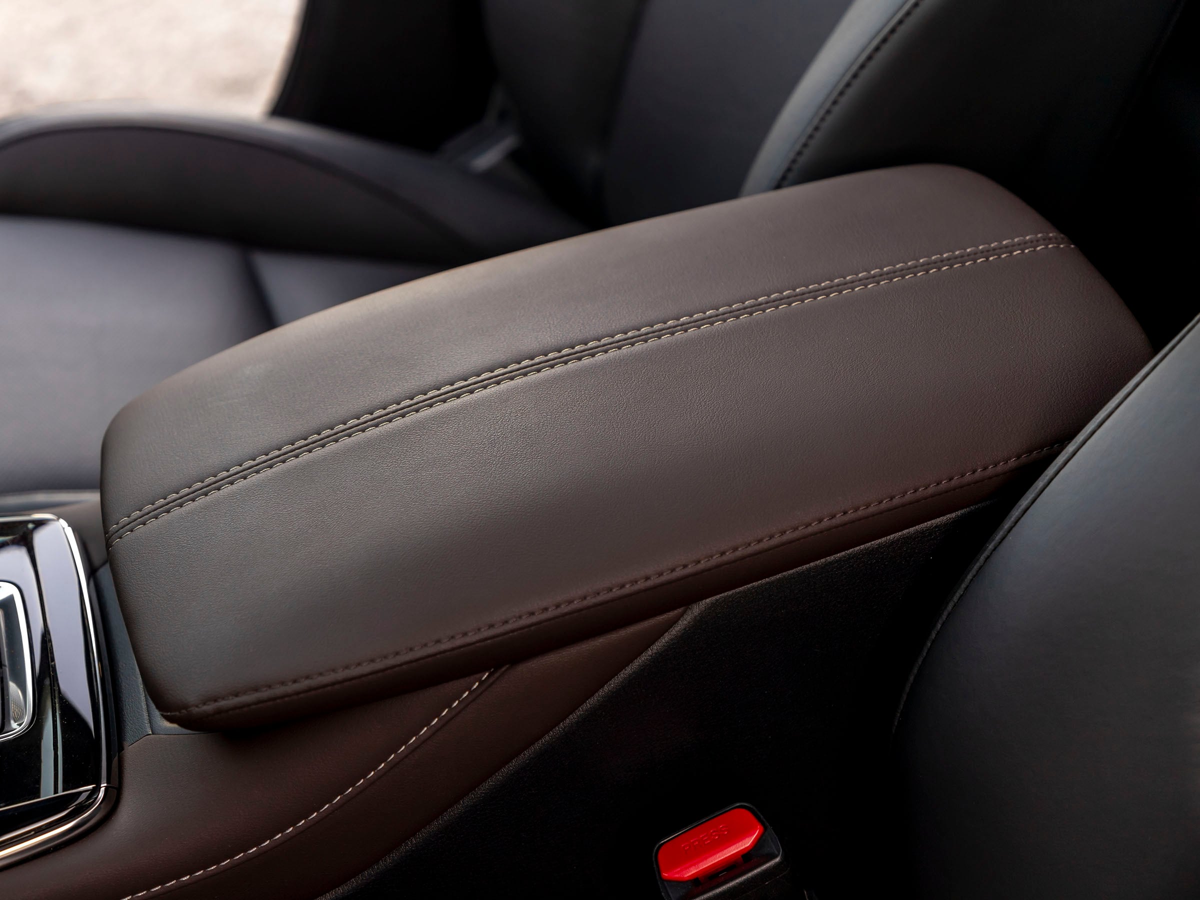 2021 Mazda CX-30 Turbo console cover