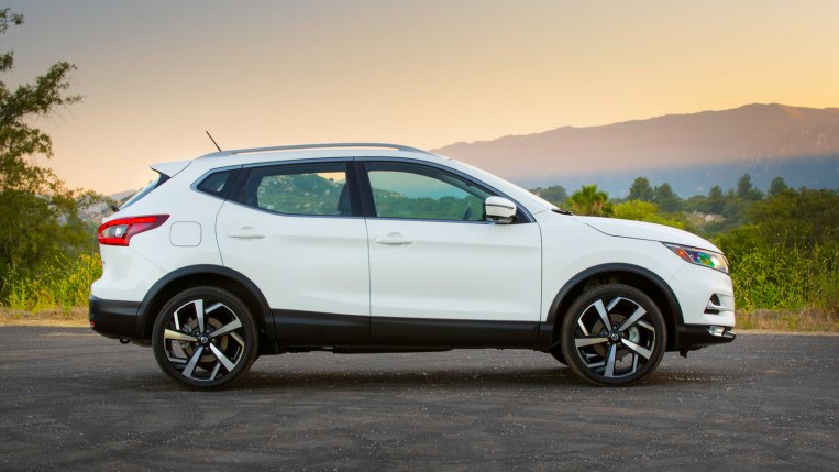 2021 Nissan Rogue Sport profile
