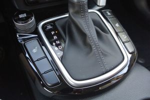 2021 Kia Seltos SX Turbo transmission lever