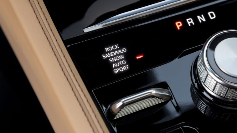 2022 Jeep Grand Cherokee L drive modes.