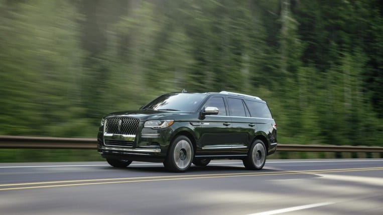2022 Lincoln Navigator Black Label Central Park Front Three Quarter