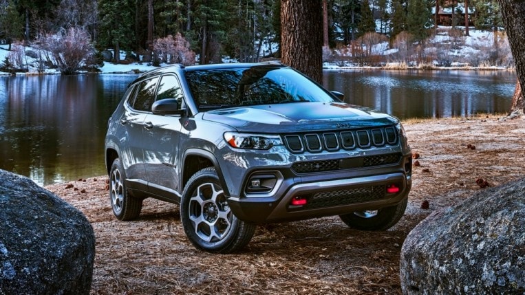 22 Jeep Compass Trailhawk Features Tires And Options Kelley Blue Book