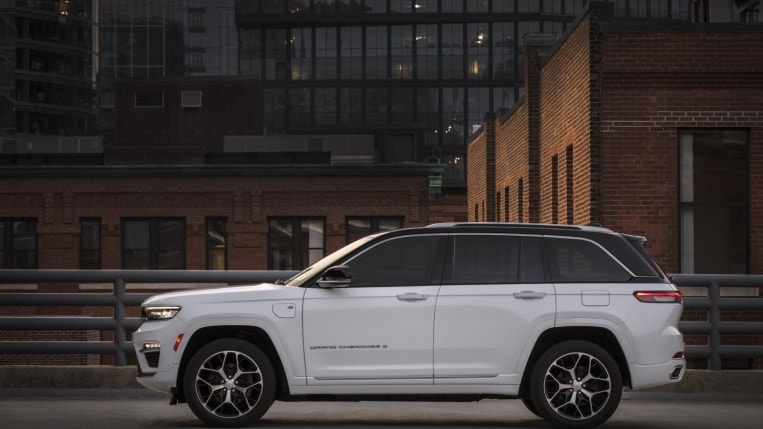 2022 Jeep Grand Cherokee Profile