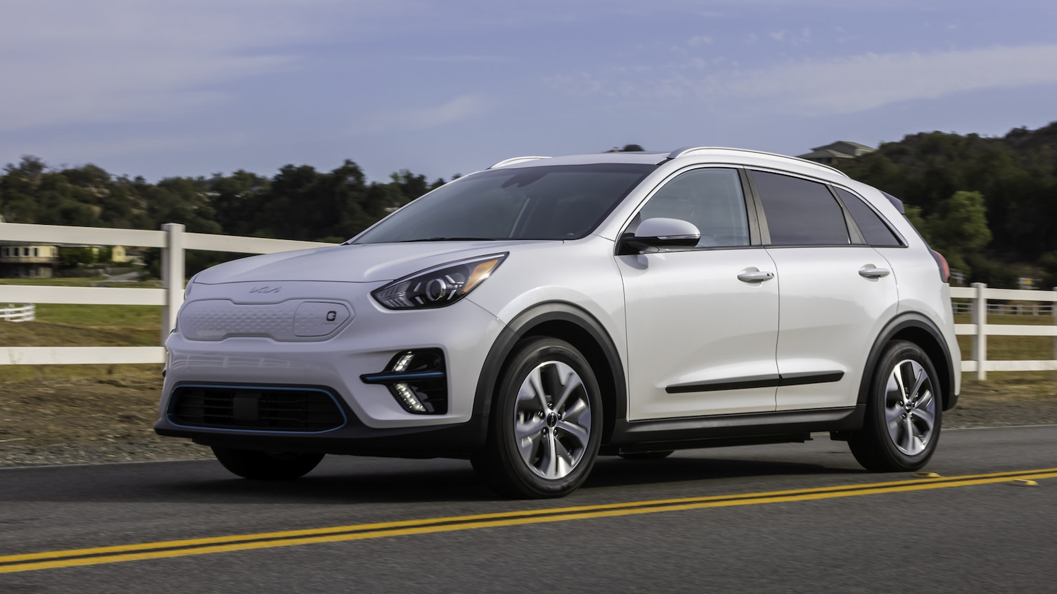 2022 Kia Niro EV vs. 2022 Chevrolet Bolt EUV Comparison Kelley Blue Book