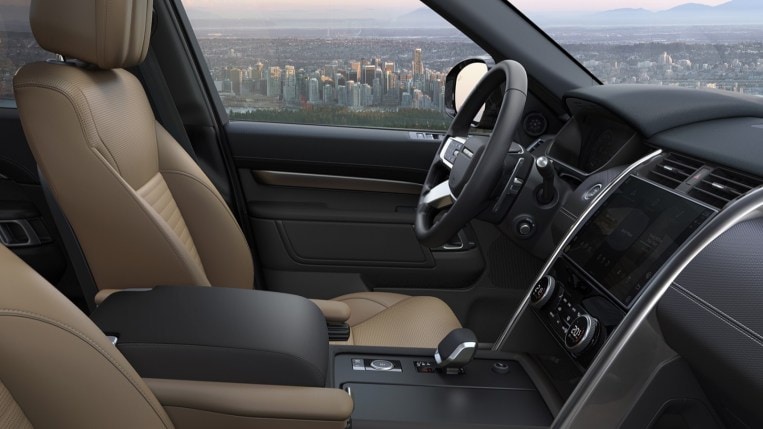 2023 Land Rover Discovery Metropolitan Edition Interior.jpg