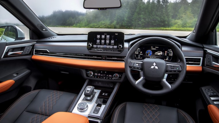 2023 Mitsubishi Outlander PHEV Interior