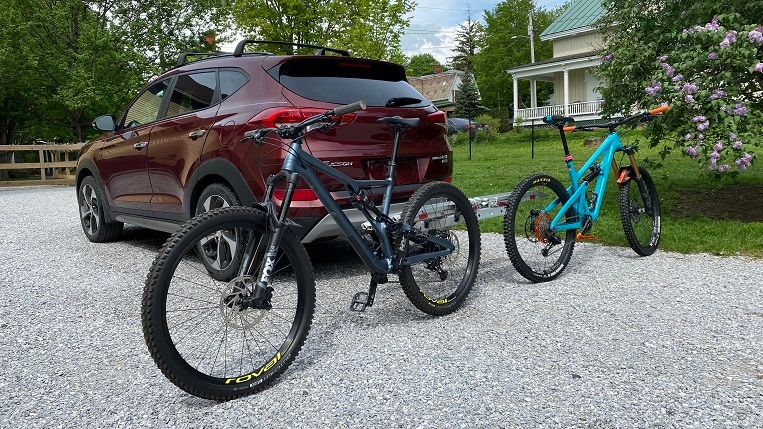 Hyundai Tucson With Yeti SB165 and Specialized Stumpjumper Evo