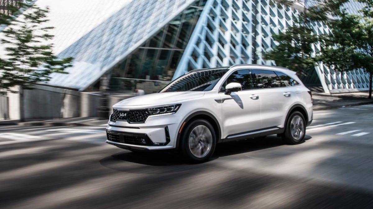 A white 2022 Kia Sorento Plug-In Hybrid in white as seen in profile