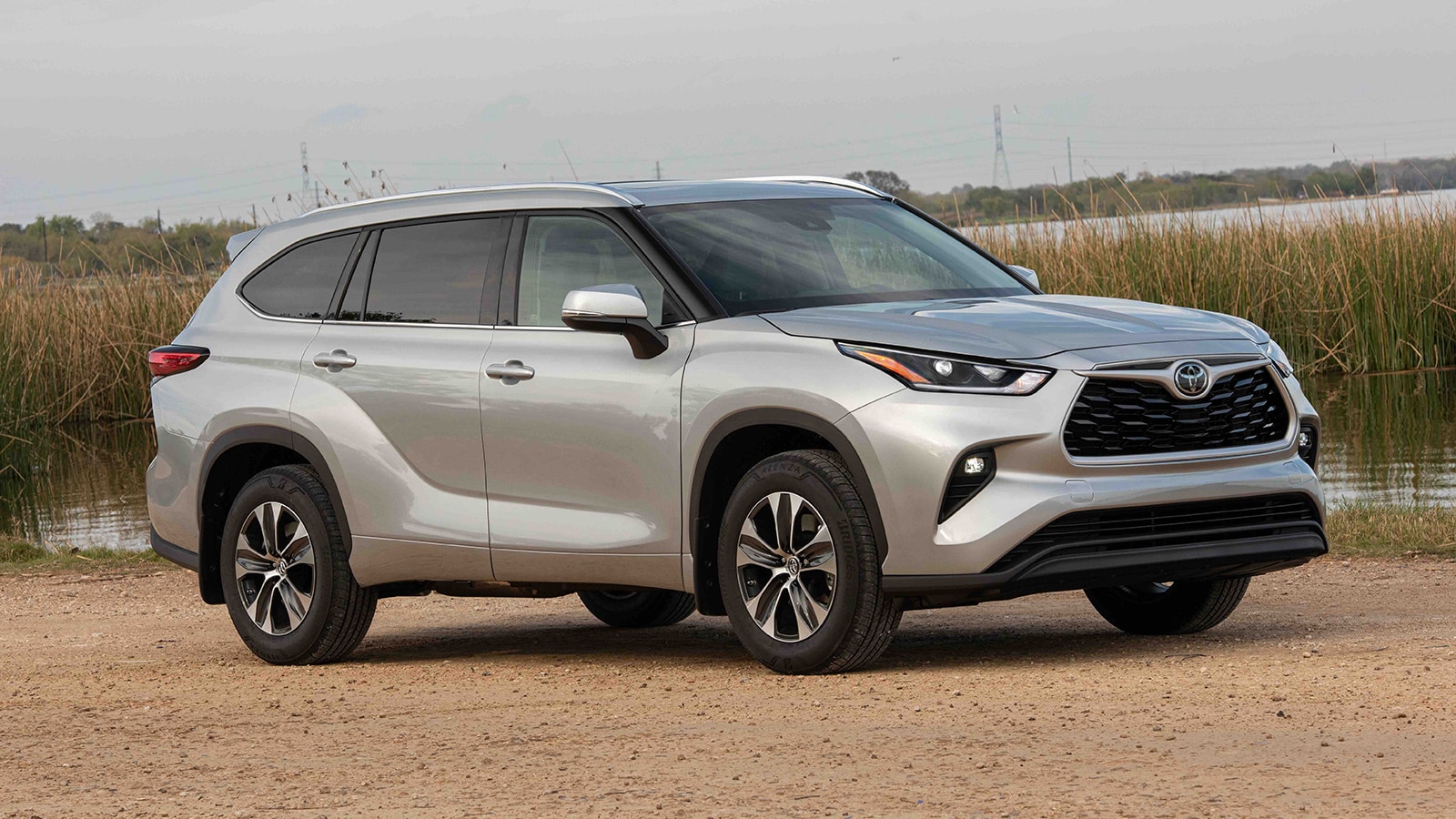 2022 Toyota Highlander in silver.