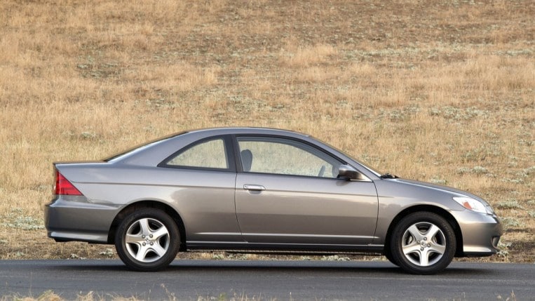 The eighth-generation Honda Civic in gray.