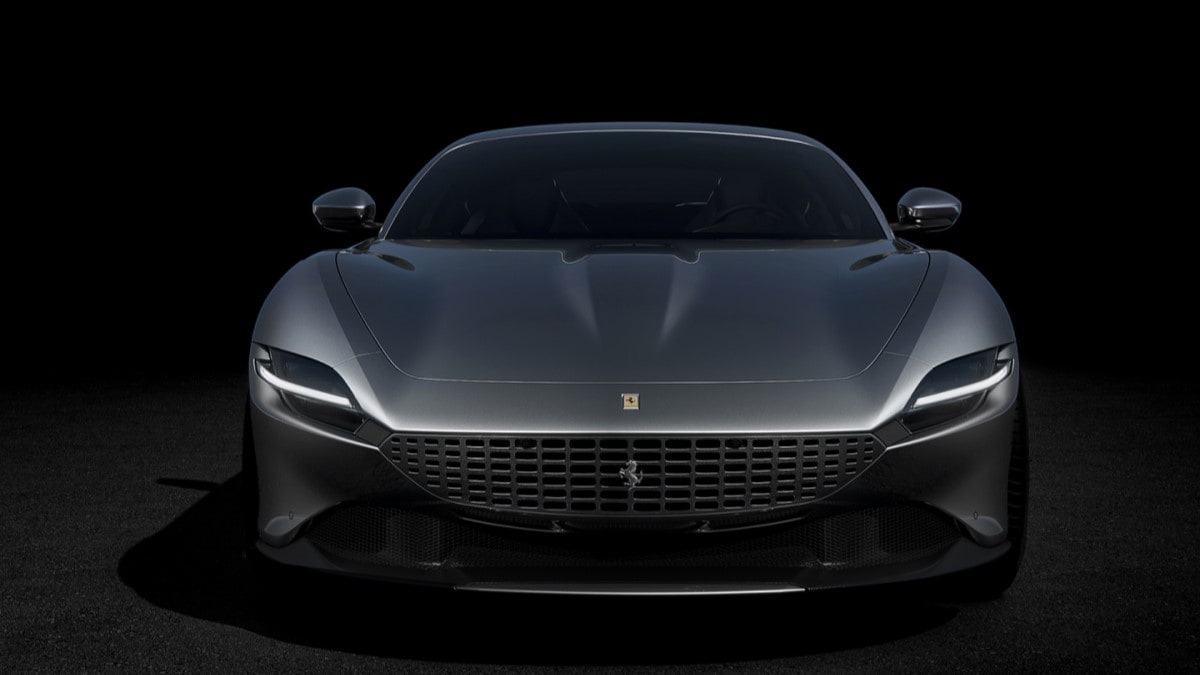 The 2022 Ferrari Roma in gray, seen from head-on
