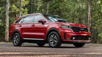 2023 Kia Sorento Hybrid in red