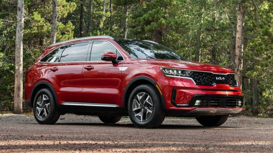 2022 Kia Sorento Hybrid in red