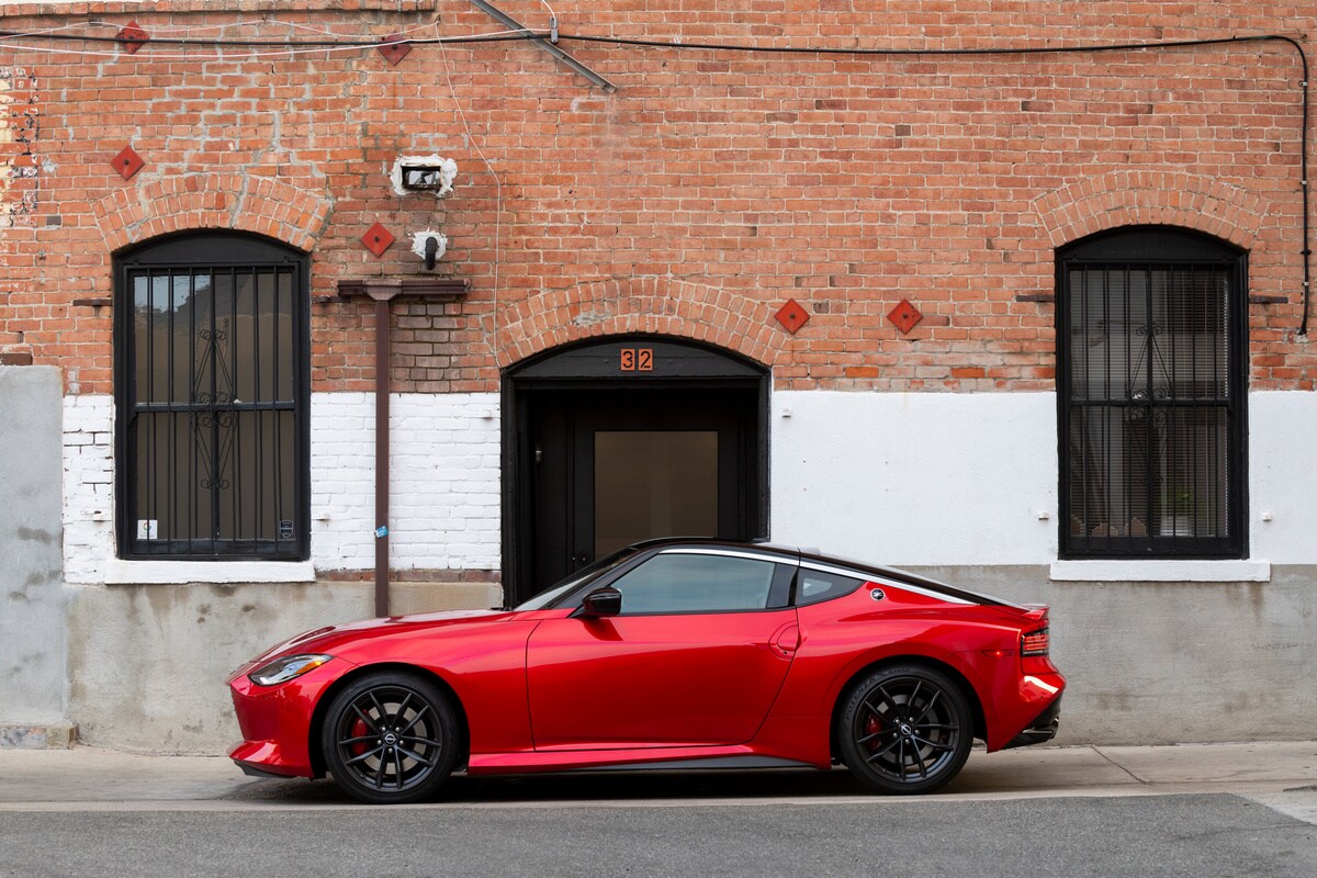 2023-nissan-z-performance-red-04