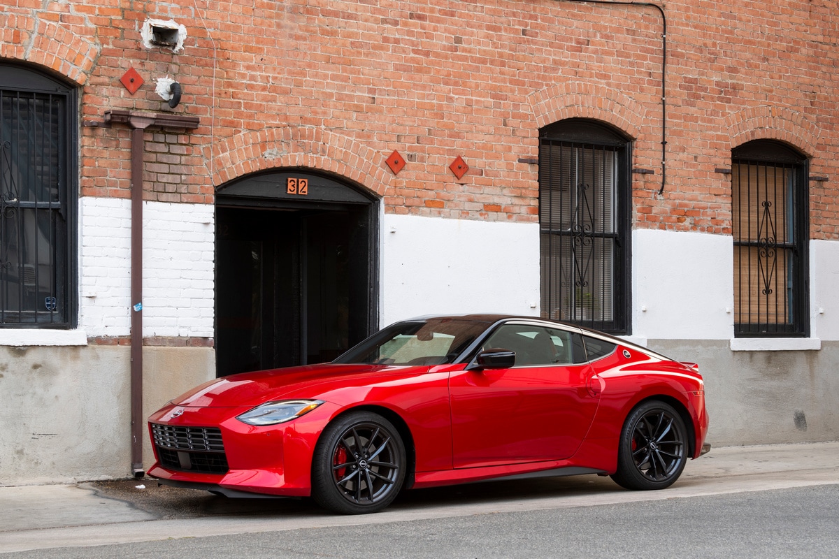 2023-nissan-z-performance-red-05