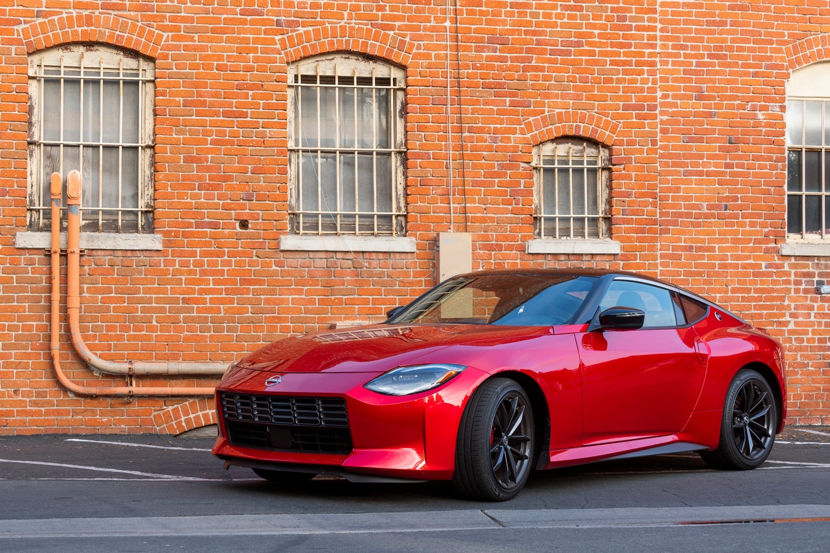 2023-nissan-z-performance-red-07