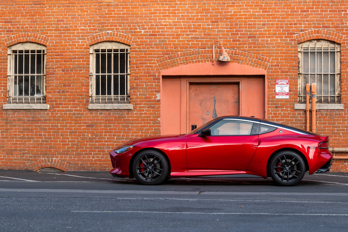 2023-nissan-z-performance-red-08