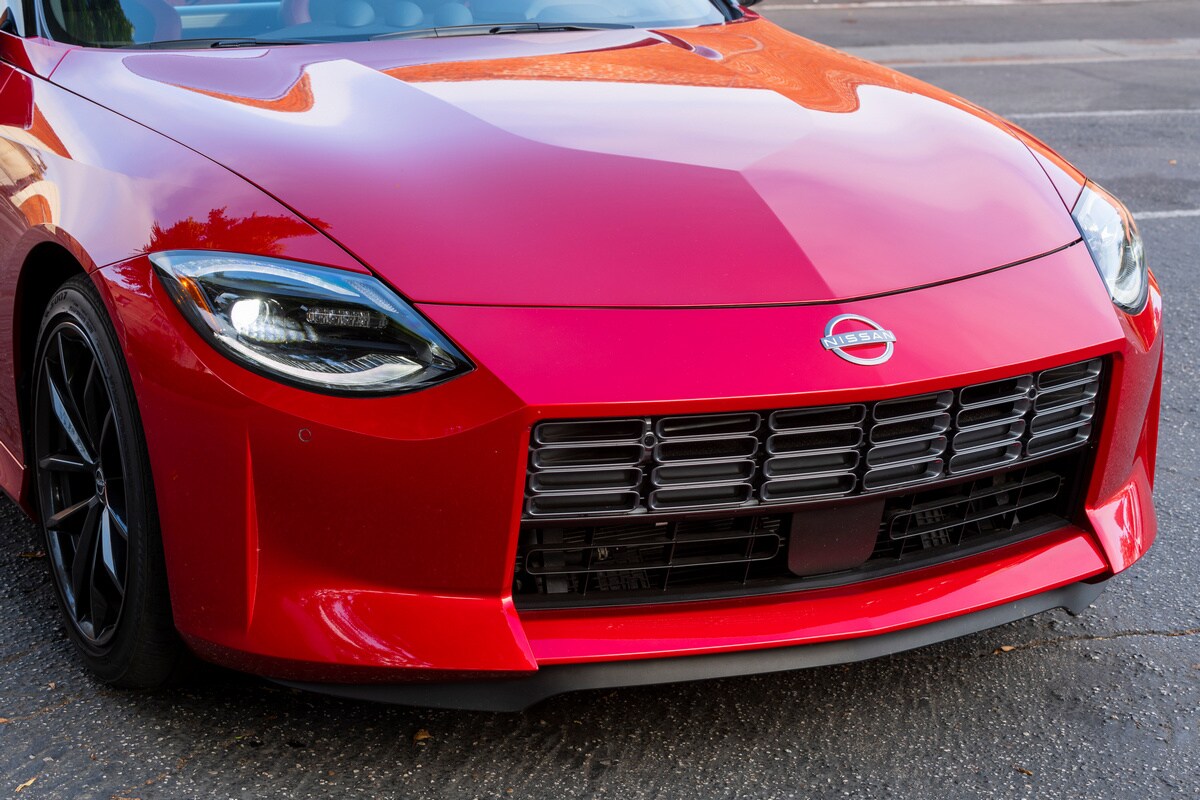 2023-nissan-z-performance-red-14
