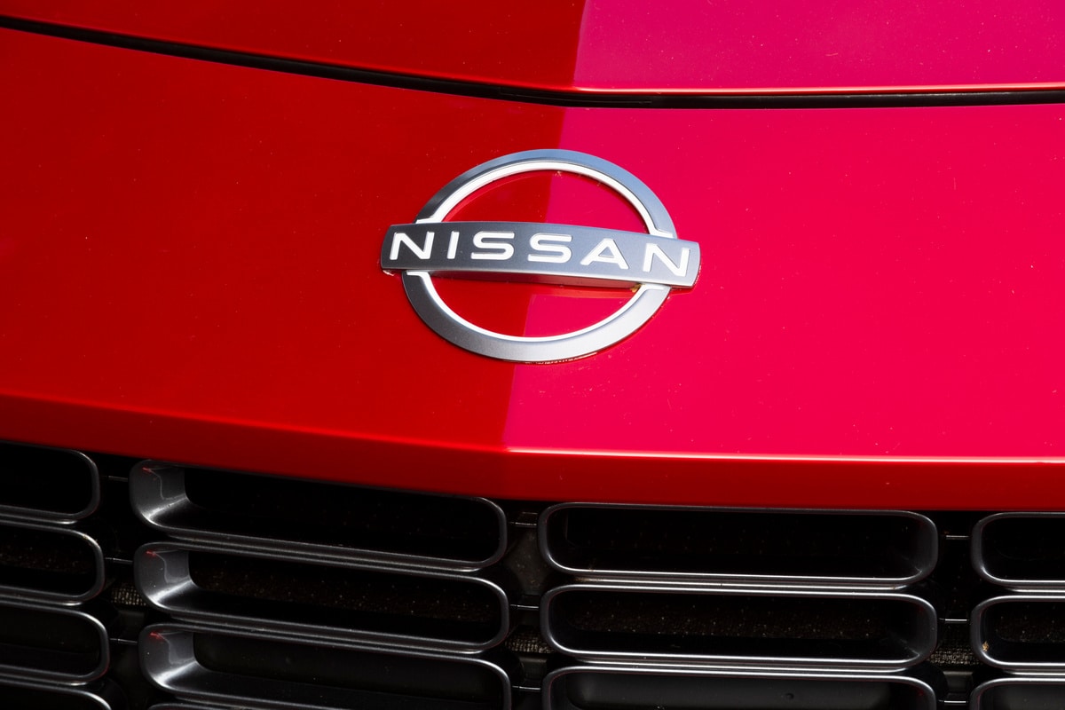 2023-nissan-z-performance-red-15