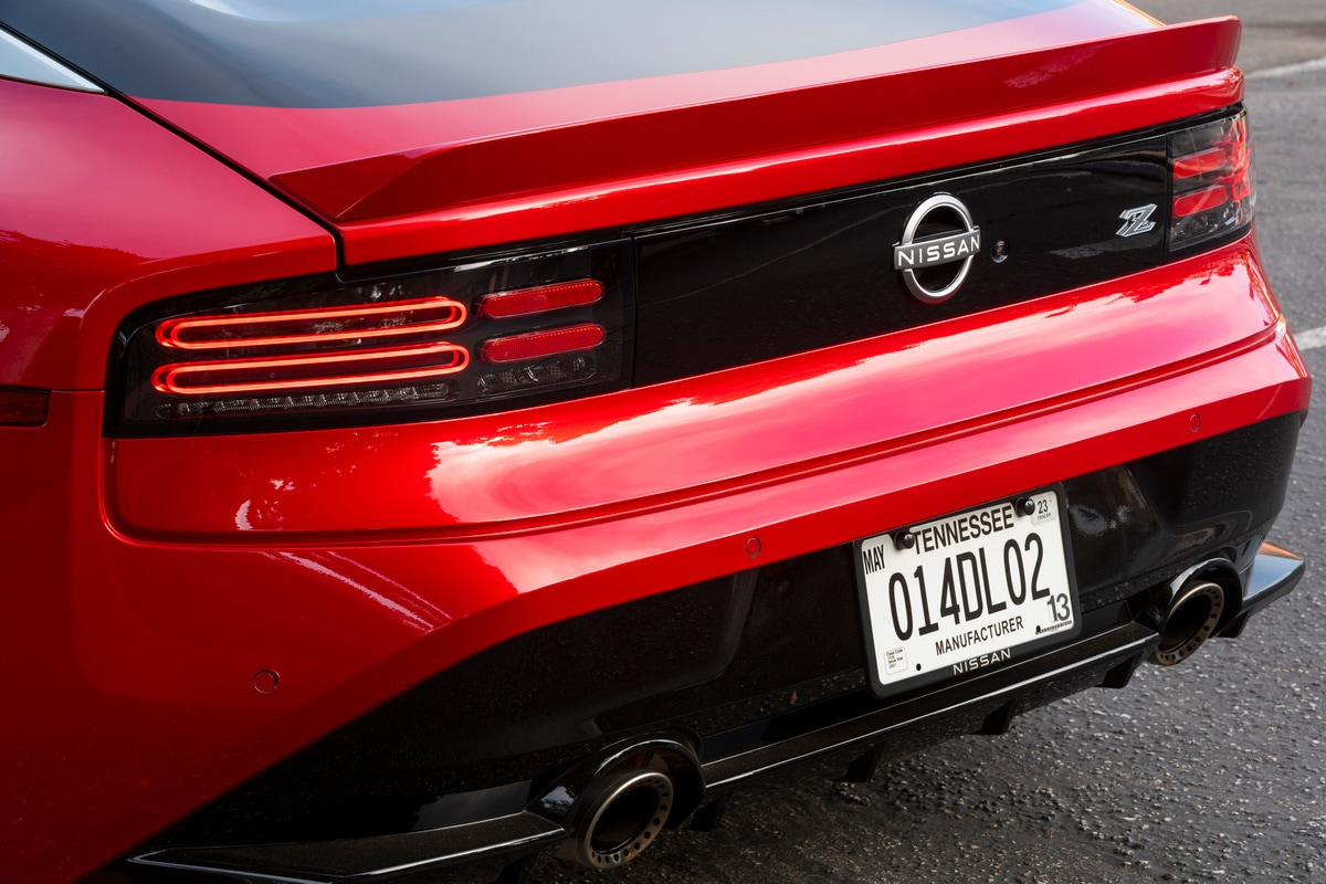 2023-nissan-z-performance-red-17