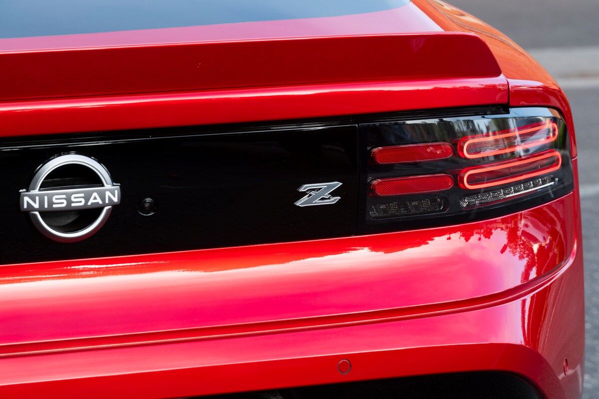 2023-nissan-z-performance-red-18