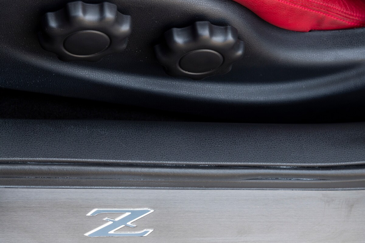 2023-nissan-z-performance-red-30