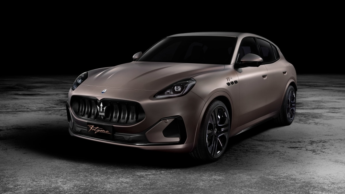 The Maserati Grecale Folgore seen from a front quarter angle