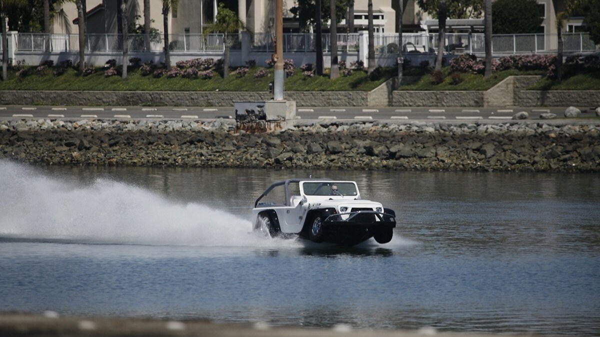The WaterCar Panther on water