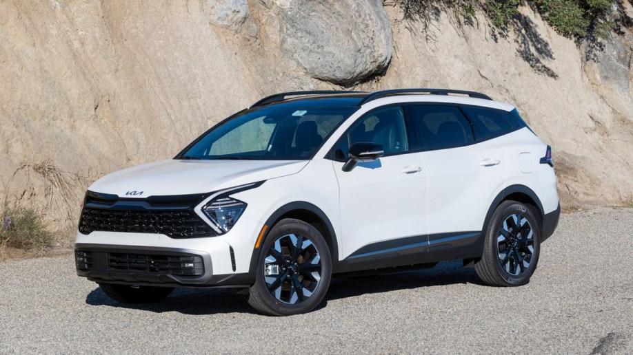 White 2023 Kia Sportage PHEV
