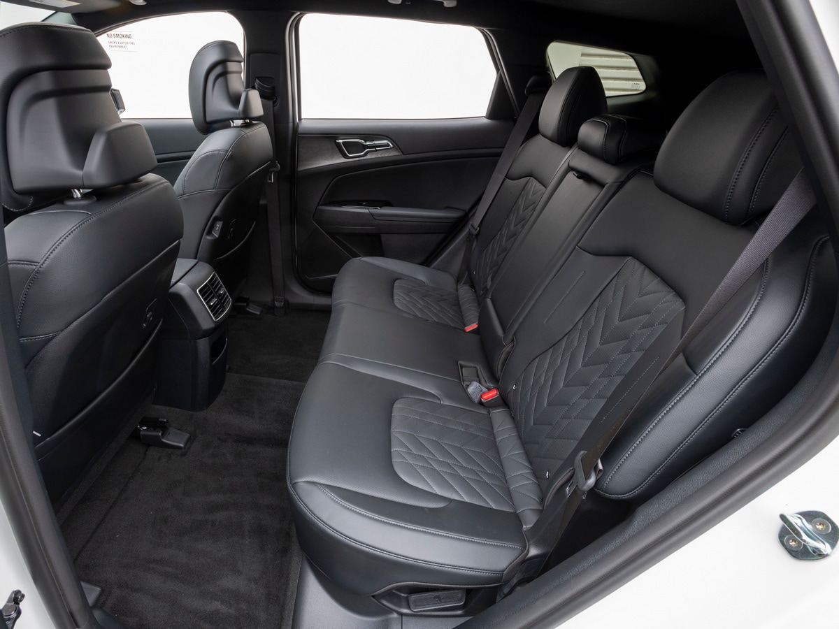 White 2023 Kia Sportage PHEV