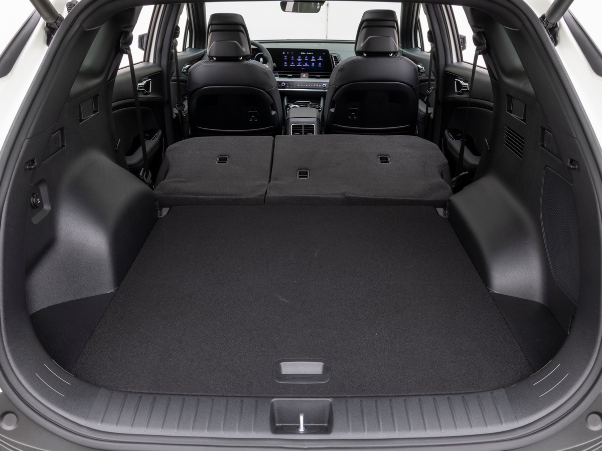 White 2023 Kia Sportage PHEV