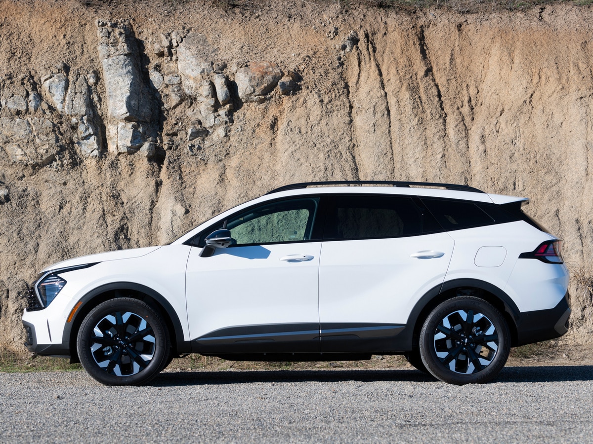 White 2023 Kia Sportage PHEV