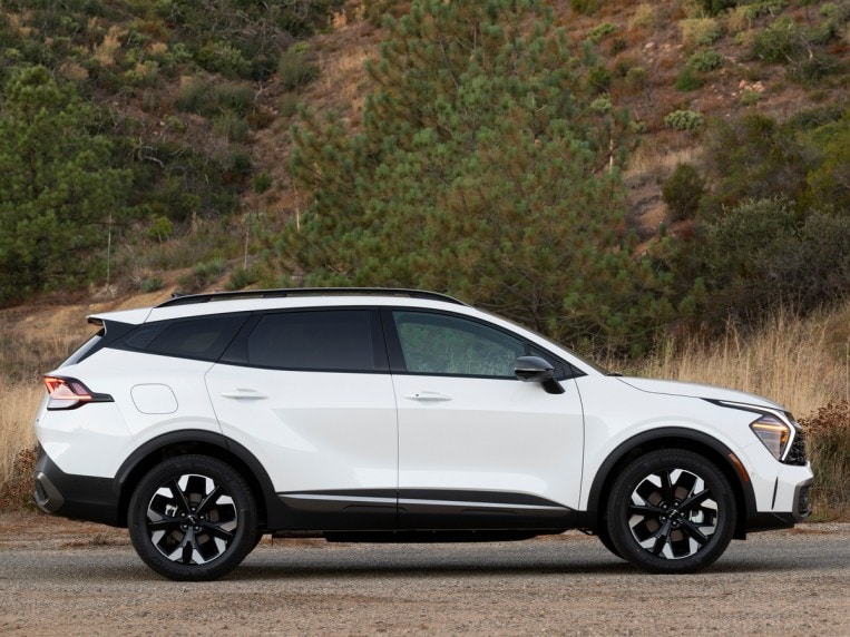 White 2023 Kia Sportage PHEV