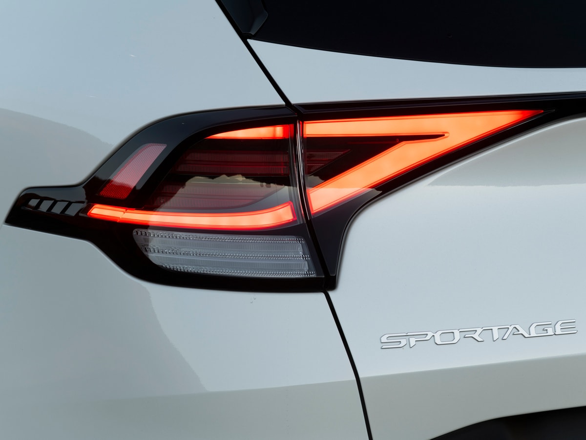 White 2023 Kia Sportage PHEV