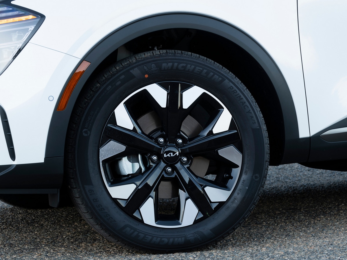 White 2023 Kia Sportage PHEV
