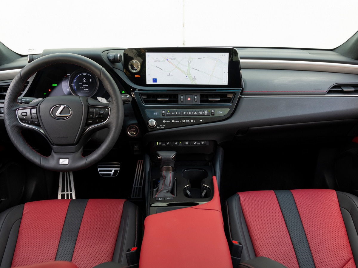 2023 Lexus ES 300h dash
