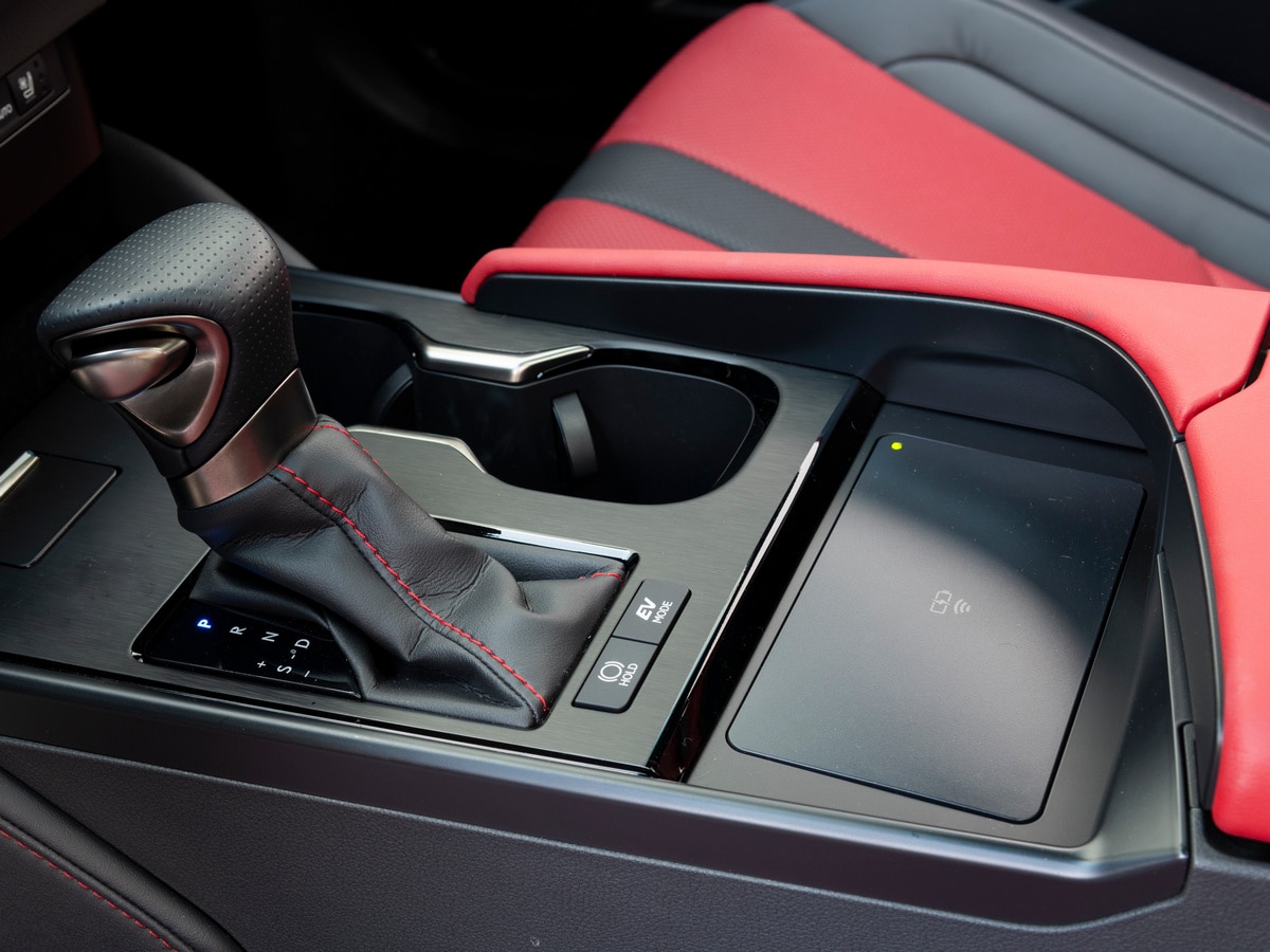 2023 Lexus ES 300h shifter