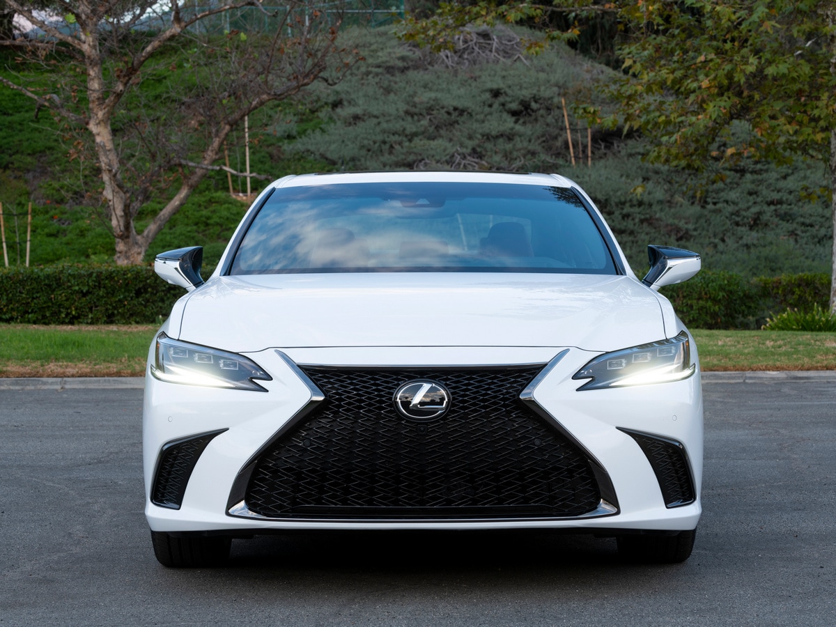 White 2023 Lexus ES 300h front