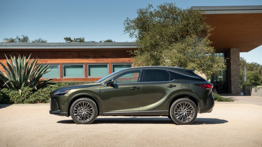 The 2023 Lexus RX in Nori Grean Pearl