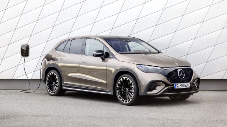 Mercedes-EQ EQE SUV charging
