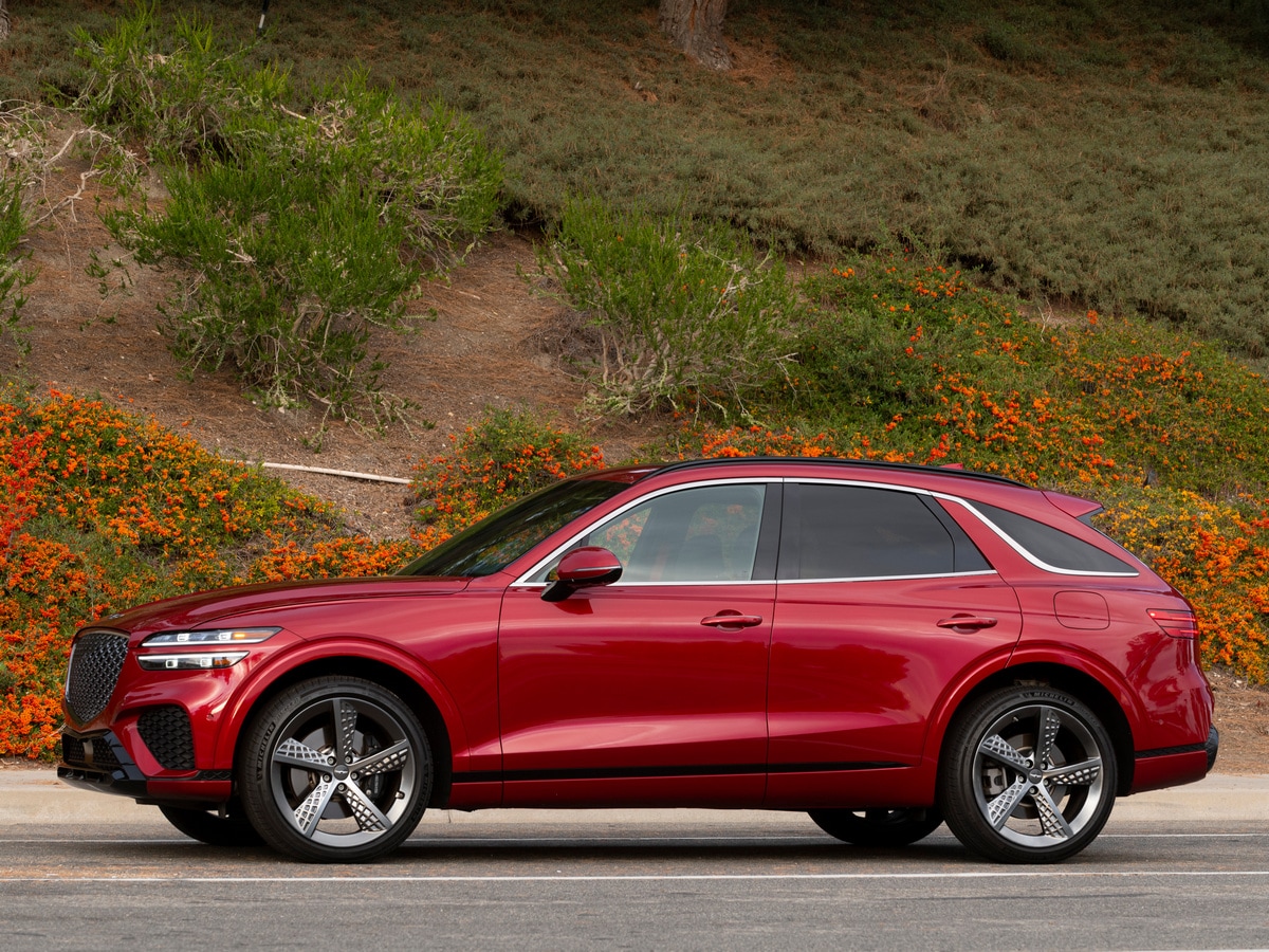 Red 2022 Genesis GV70