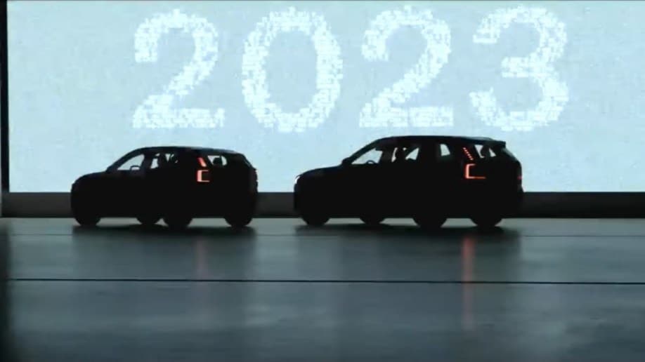 The silhouettes of the Volvo EX90 (right) and a mystery car (left)